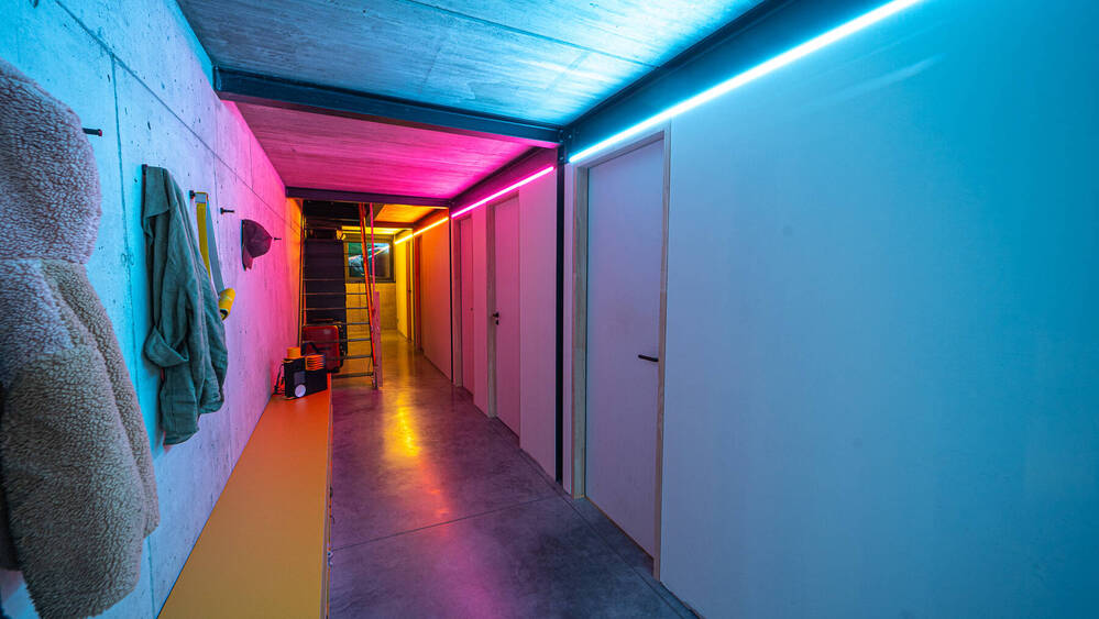 Endless hallway lighting